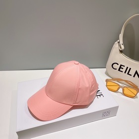 PRADA бейсболка с треугольным логотипом на боку. Классическая бей