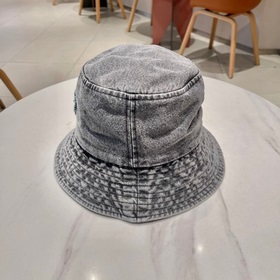 Prada, новая модель рыбацкой кепки из джинсовой ткани, изысканный