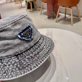 Prada, новая модель рыбацкой кепки из джинсовой ткани, изысканный
