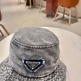 Prada, новая модель рыбацкой кепки из джинсовой ткани, изысканный