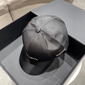 PRADA Пrada Новая бейсболка, версия для покупки через посредника!
