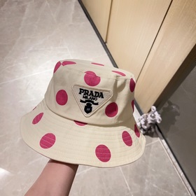 В комплекте с пылезащитным чехлом [PRADA] Рыбацкая кепка с треуго
