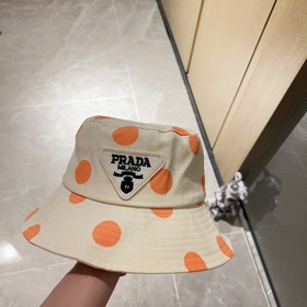 В комплекте с пылезащитным чехлом [PRADA] Рыбацкая кепка с треуго