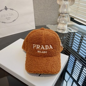 Prada (Прада) Оригинальная шерстяная бейсболка, металлическая эмб