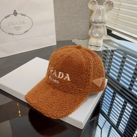 Prada (Прада) Оригинальная шерстяная бейсболка, металлическая эмб