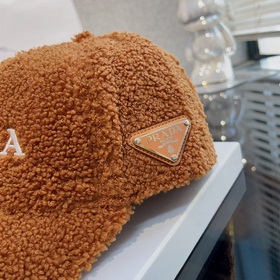 Prada (Прада) Оригинальная шерстяная бейсболка, металлическая эмб
