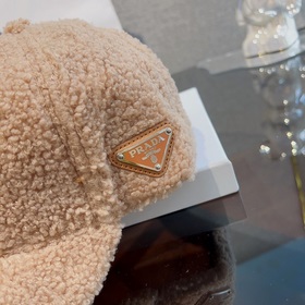 Prada (Прада) Оригинальная шерстяная бейсболка, металлическая эмб