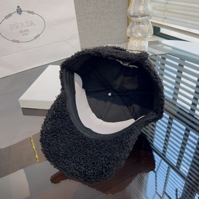 Prada (Прада) Оригинальная шерстяная бейсболка, металлическая эмб