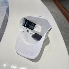 【Prada】 Новые весенне-летние бейсболки от известных брендов, новы
