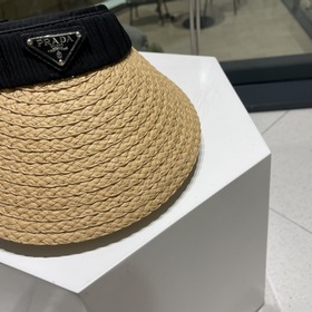 PRADA Пудра с открытой макушкой и складной козырькой