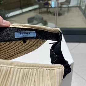 PRADA Пудра с открытой макушкой и складной козырькой