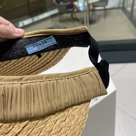 PRADA Пудра с открытой макушкой и складной козырькой