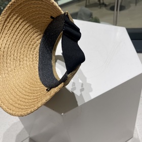 PRADA Пудра с открытой макушкой и складной козырькой