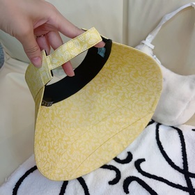 PRADA Пудра с открытой макушкой и складной козырькой