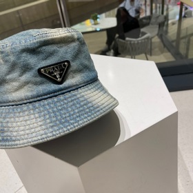 Рыбацкая кепка Prada Классическая рыбацкая кепка с треугольным зн
