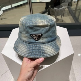Рыбацкая кепка Prada Классическая рыбацкая кепка с треугольным зн