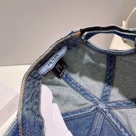 Классическая модель, бейсболка PRADA. Обратите внимание на высоко