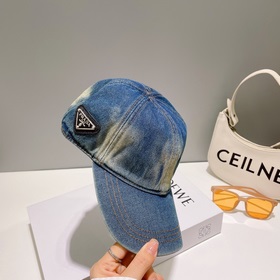 Классическая модель, бейсболка PRADA. Обратите внимание на высоко