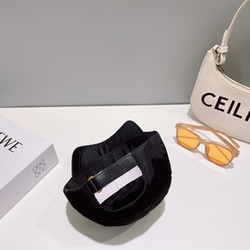 В комплекте с пылезащитным чехлом 【Prada】 Новая бейсболка, одновр