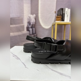 Новые мужские сандалии Prad-Prada поступили в продажу. Официальны