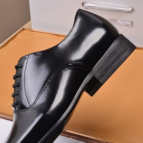 Торговая марка товара： Prada «Prada» Оригинальные кожаные туфли д