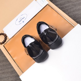 Торговая марка товара： Prada «Prada» Оригинальные кожаные туфли д