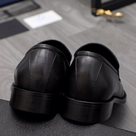 Торговая марка товара： PRADA «Prada» Официальная обувь Размеры： 3