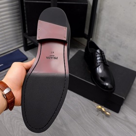Торговая марка товара： PRADA «Prada» Официальная обувь Размеры： 3