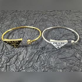 Новый браслет Prada с крупными бриллиантами в форме черно-белого