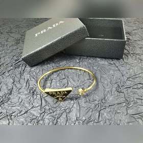 Новый браслет Prada с крупными бриллиантами в форме черно-белого 