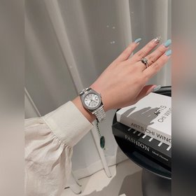 Часы Rolex 0 с циферблатом выглядят стильно и элегантно, выглядят