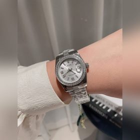 Часы Rolex 0 с циферблатом выглядят стильно и элегантно, выглядят