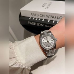 Часы Rolex 0 с циферблатом выглядят стильно и элегантно, выглядят
