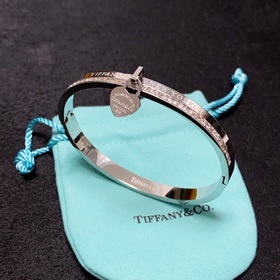 TIFFANY&CO. Браслет с бриллиантами в форме сердца. Подобные м