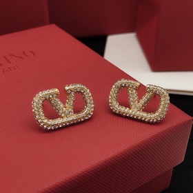 Номер VED0032 Серьги-гвоздики Valentino с бриллиантами в форме бу