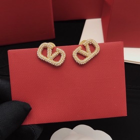 Номер VED0032 Серьги-гвоздики Valentino с бриллиантами в форме бу