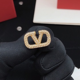 Номер VED0032 Серьги-гвоздики Valentino с бриллиантами в форме бу