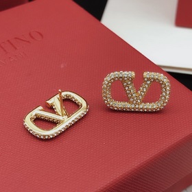 Номер VED0032 Серьги-гвоздики Valentino с бриллиантами в форме бу