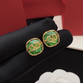 Номер VED0016 Серьги-гвоздики Valentino с зелеными бриллиантами