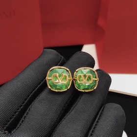 Номер VED0016 Серьги-гвоздики Valentino с зелеными бриллиантами