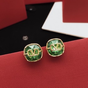 Номер VED0016 Серьги-гвоздики Valentino с зелеными бриллиантами