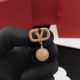 Номер VED0020 Серьги-гвоздики Valentino с бриллиантами подвесками