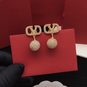 Номер VED0020 Серьги-гвоздики Valentino с бриллиантами подвесками