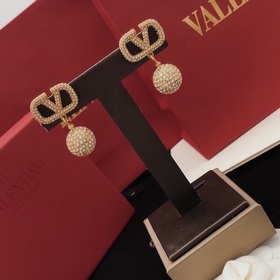 Номер VED0020 Серьги-гвоздики Valentino с бриллиантами подвесками