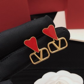 Номер VED0008 Серьги-гвоздики Valentino в форме сердца