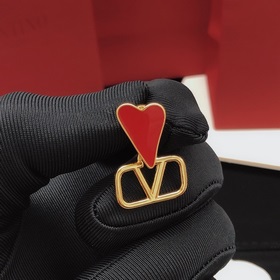 Номер VED0008 Серьги-гвоздики Valentino в форме сердца