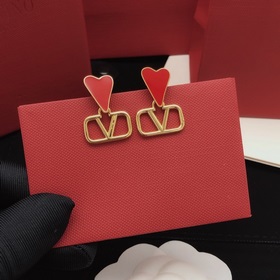Номер VED0008 Серьги-гвоздики Valentino в форме сердца