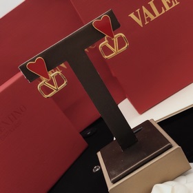 Номер VED0008 Серьги-гвоздики Valentino в форме сердца