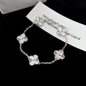 VCA Van Cleef & Arpels Четырехлистный клевер с лазерной грави