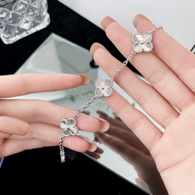 VCA Van Cleef & Arpels Четырехлистный клевер с лазерной грави